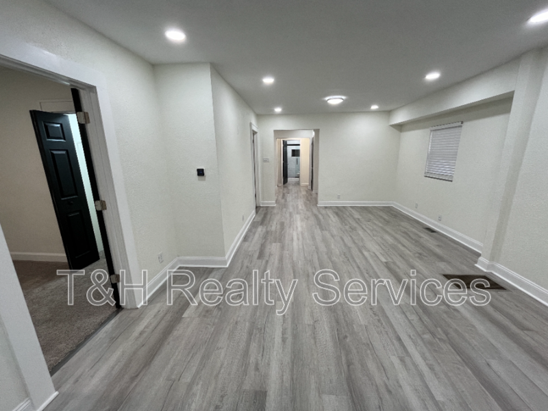 1831 Olive St - Photo 6 of 27