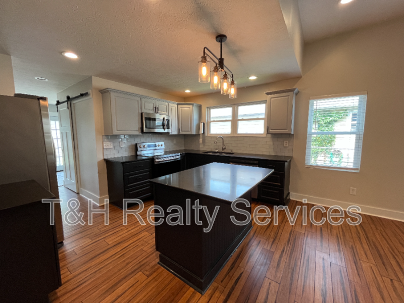 1202 Harlan St - Photo 5 of 18