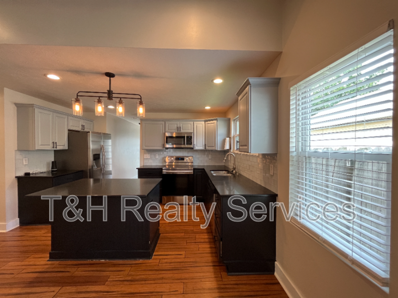 1202 Harlan St - Photo 6 of 18