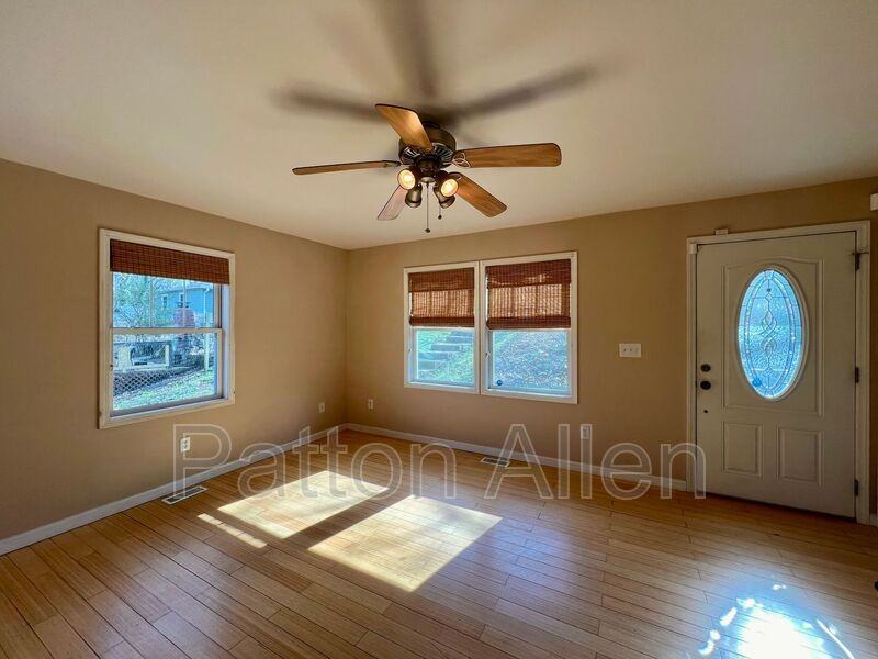 80 Oakwood St - Photo 3 of 26