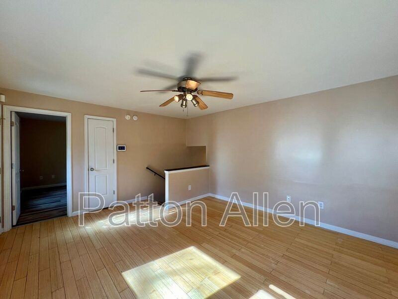 80 Oakwood St - Photo 4 of 26