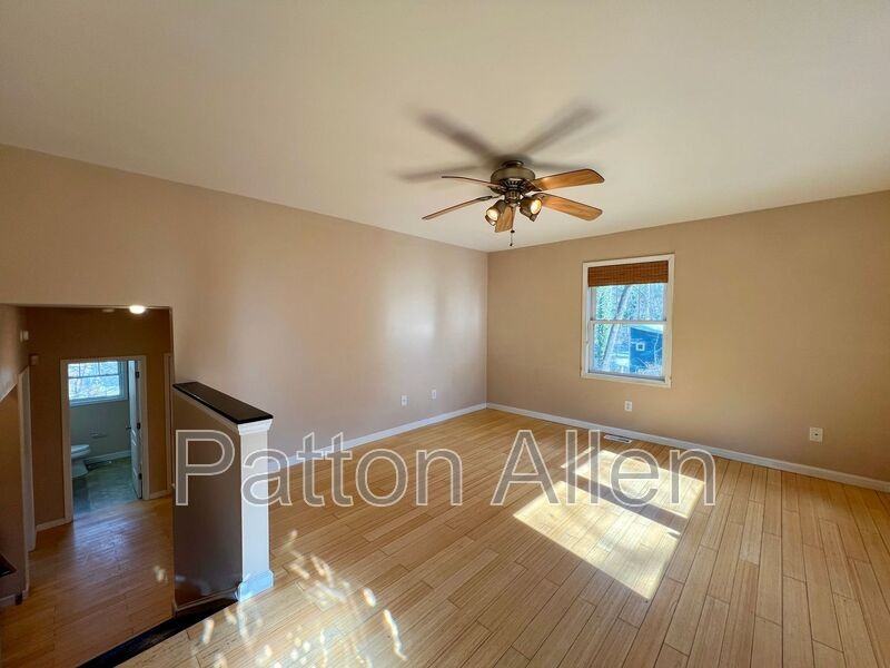 80 Oakwood St - Photo 5 of 26