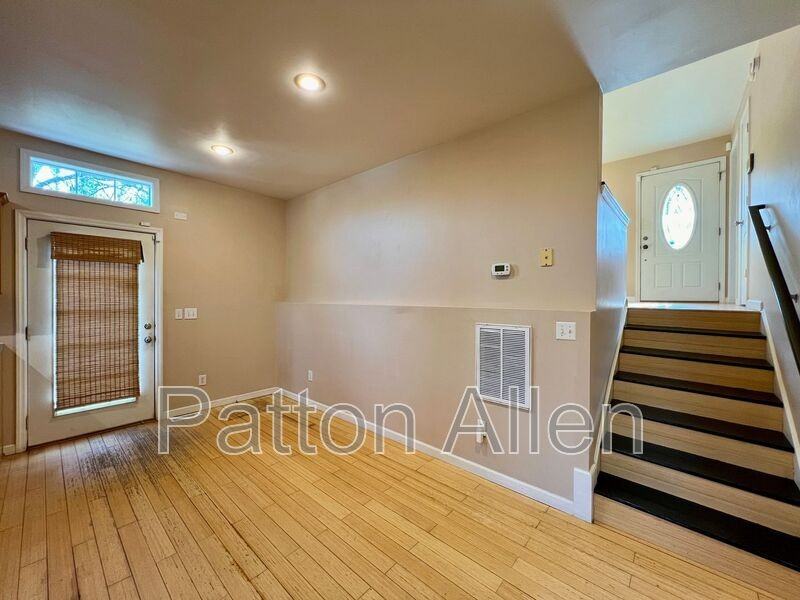 80 Oakwood St - Photo 6 of 26