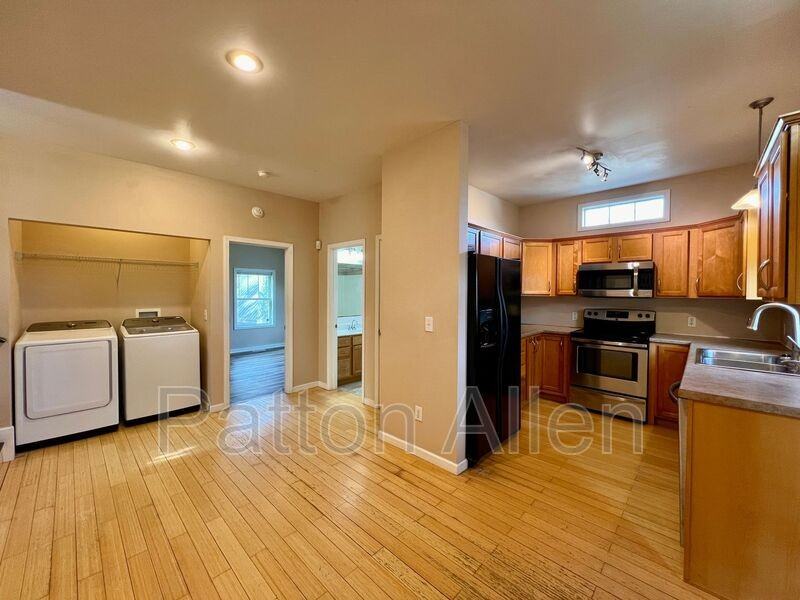 80 Oakwood St - Photo 7 of 26