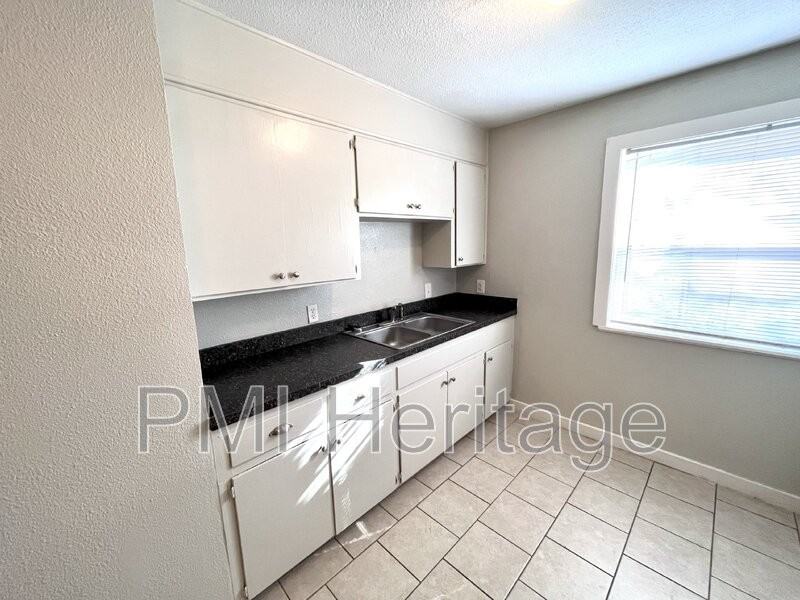 15 W Martin Luther King Jr Blvd #3 - Photo 5 of 9