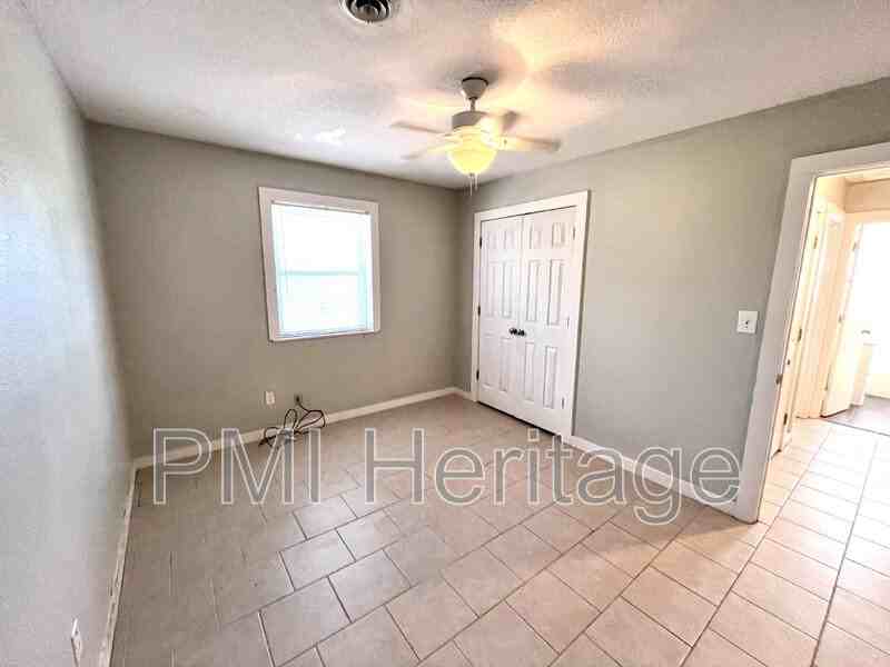 15 W Martin Luther King Jr Blvd #3 - Photo 6 of 9