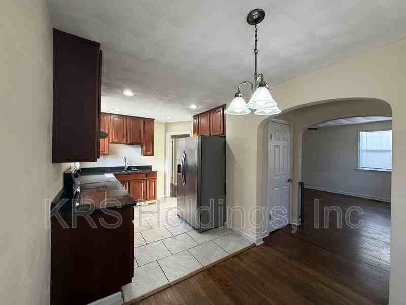 2209 Silbert Rd - Photo 3 of 6