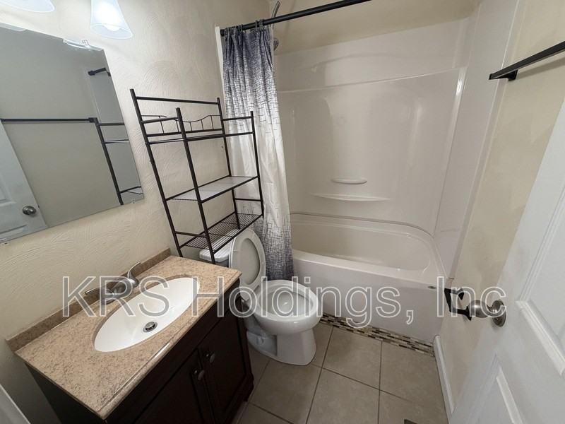 2209 Silbert Rd - Photo 4 of 6