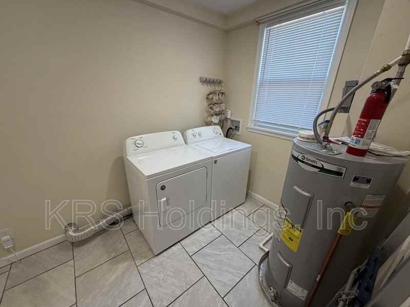 2209 Silbert Rd - Photo 5 of 6