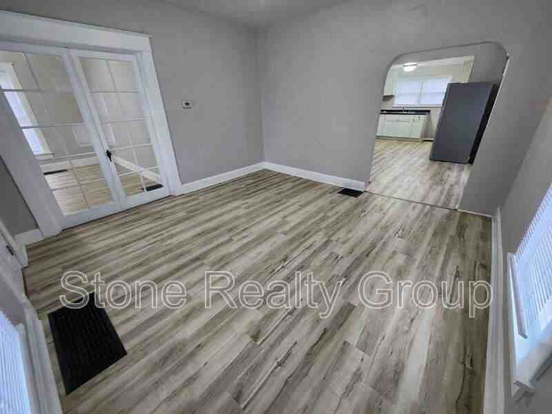 820 S 19th St - Photo 2 of 10