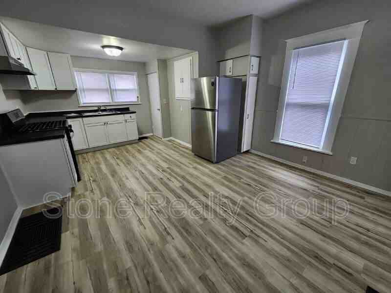 820 S 19th St - Photo 3 of 10