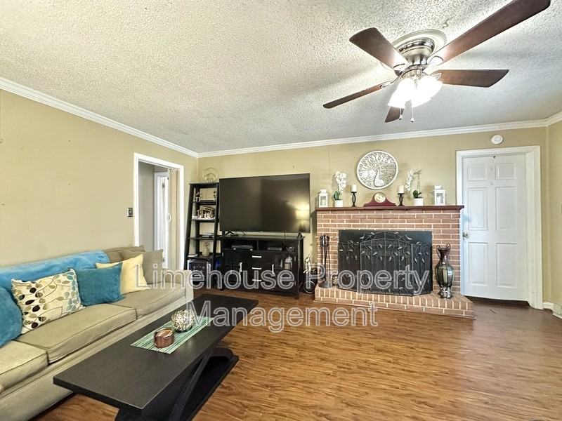 316 Tudor Pl - Photo 2 of 12