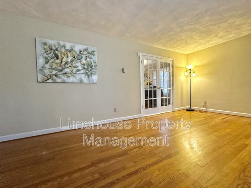 316 Tudor Pl - Photo 3 of 12