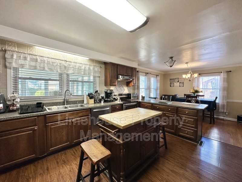 316 Tudor Pl - Photo 4 of 12