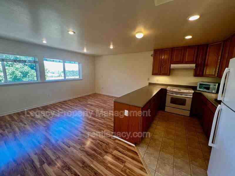 3884 Bayview Cir - Photo 5 of 13