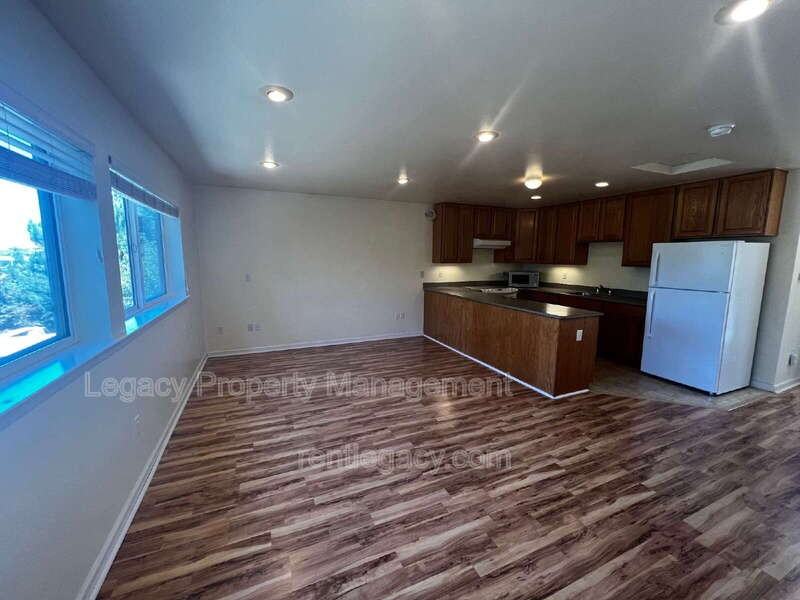 3884 Bayview Cir - Photo 6 of 13