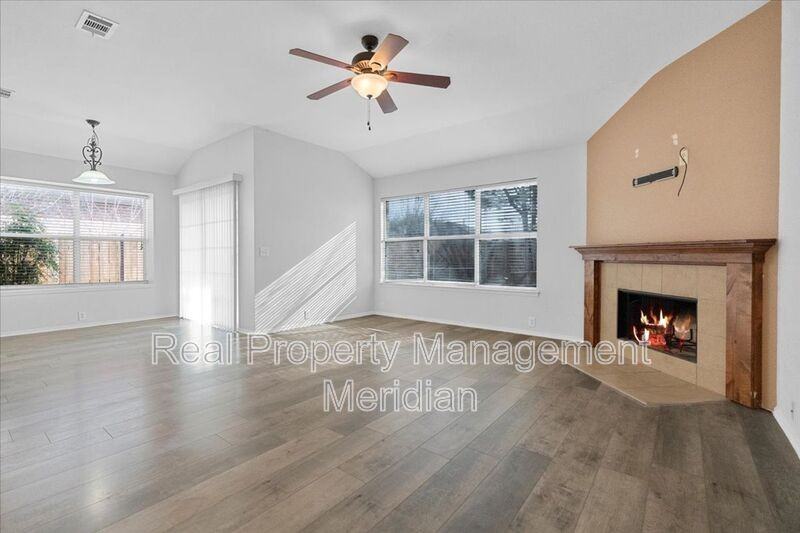 1704 Little Deer Ln - Photo 3 of 20