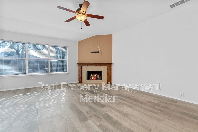 1704 Little Deer Ln - Photo 4 of 20