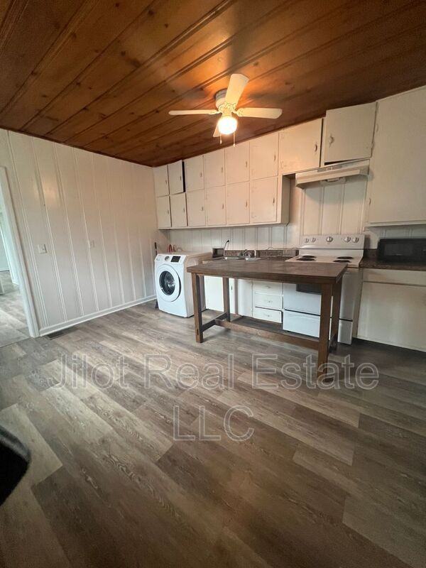 3374 Colville Ave - Photo 4 of 10