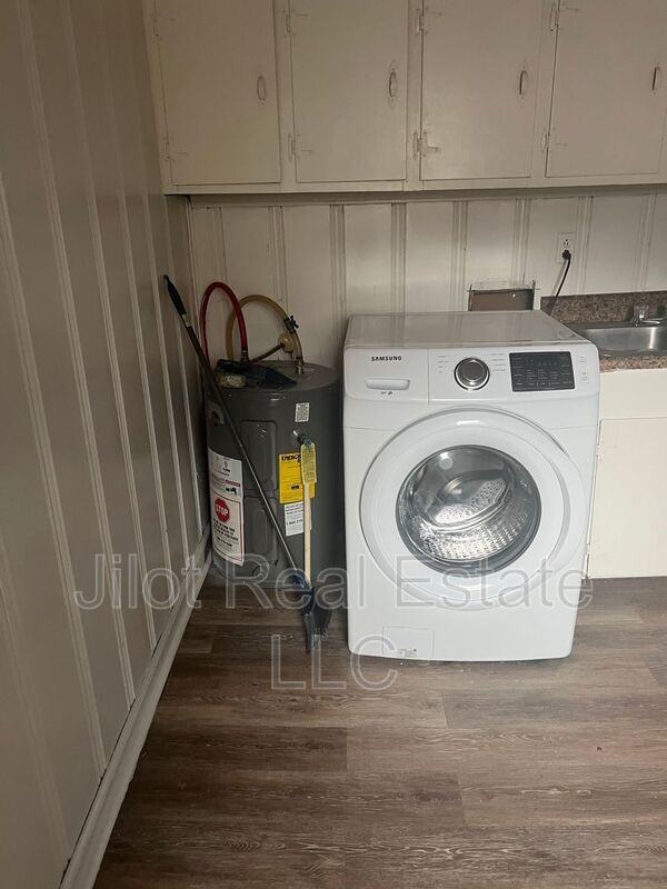 3374 Colville Ave - Photo 6 of 10