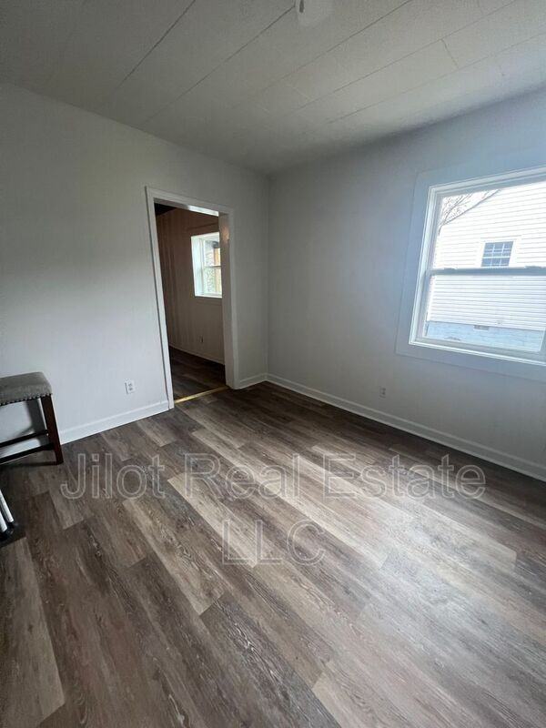 3374 Colville Ave - Photo 7 of 10