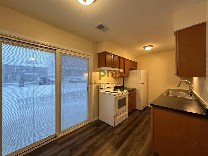 2221 Yorktowne Dr - Photo 5 of 14