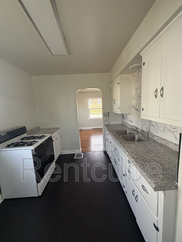 3025 Windsor Ave - Photo 3 of 18