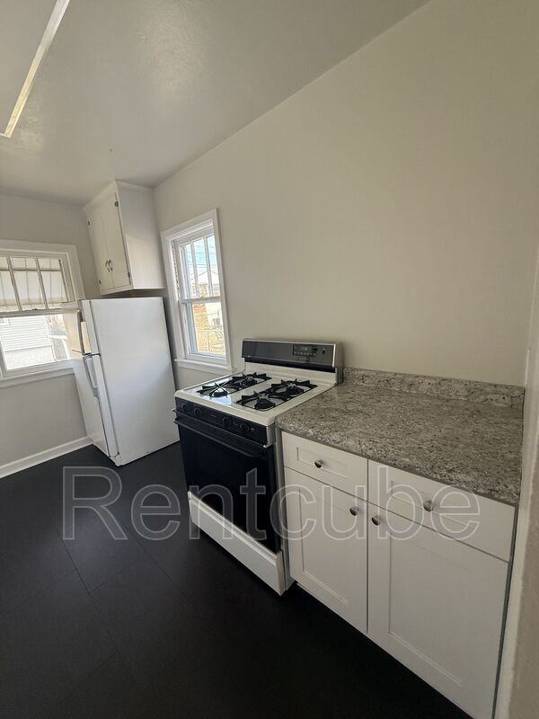 3025 Windsor Ave - Photo 4 of 18