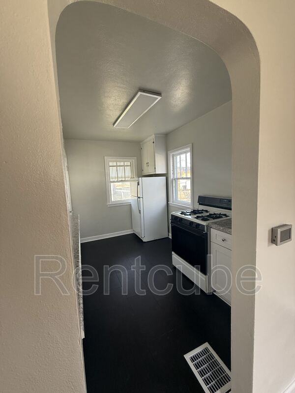 3025 Windsor Ave - Photo 5 of 18