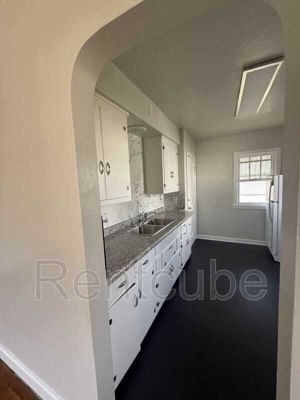 3025 Windsor Ave - Photo 6 of 18