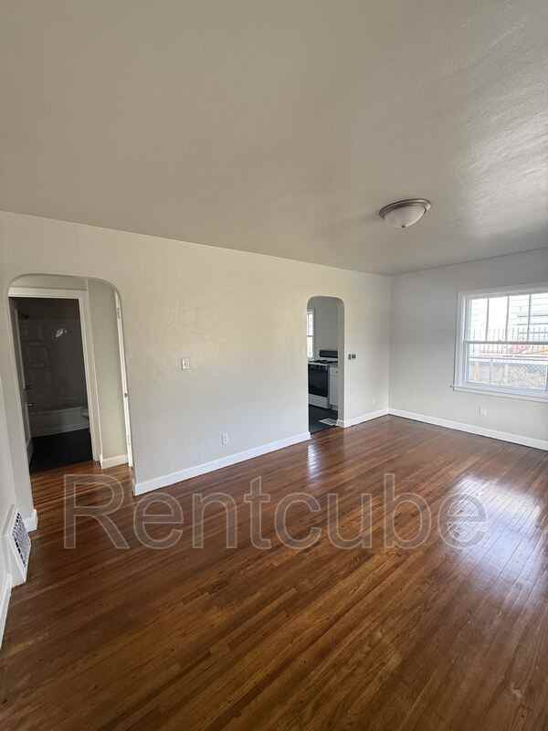 3025 Windsor Ave - Photo 7 of 18