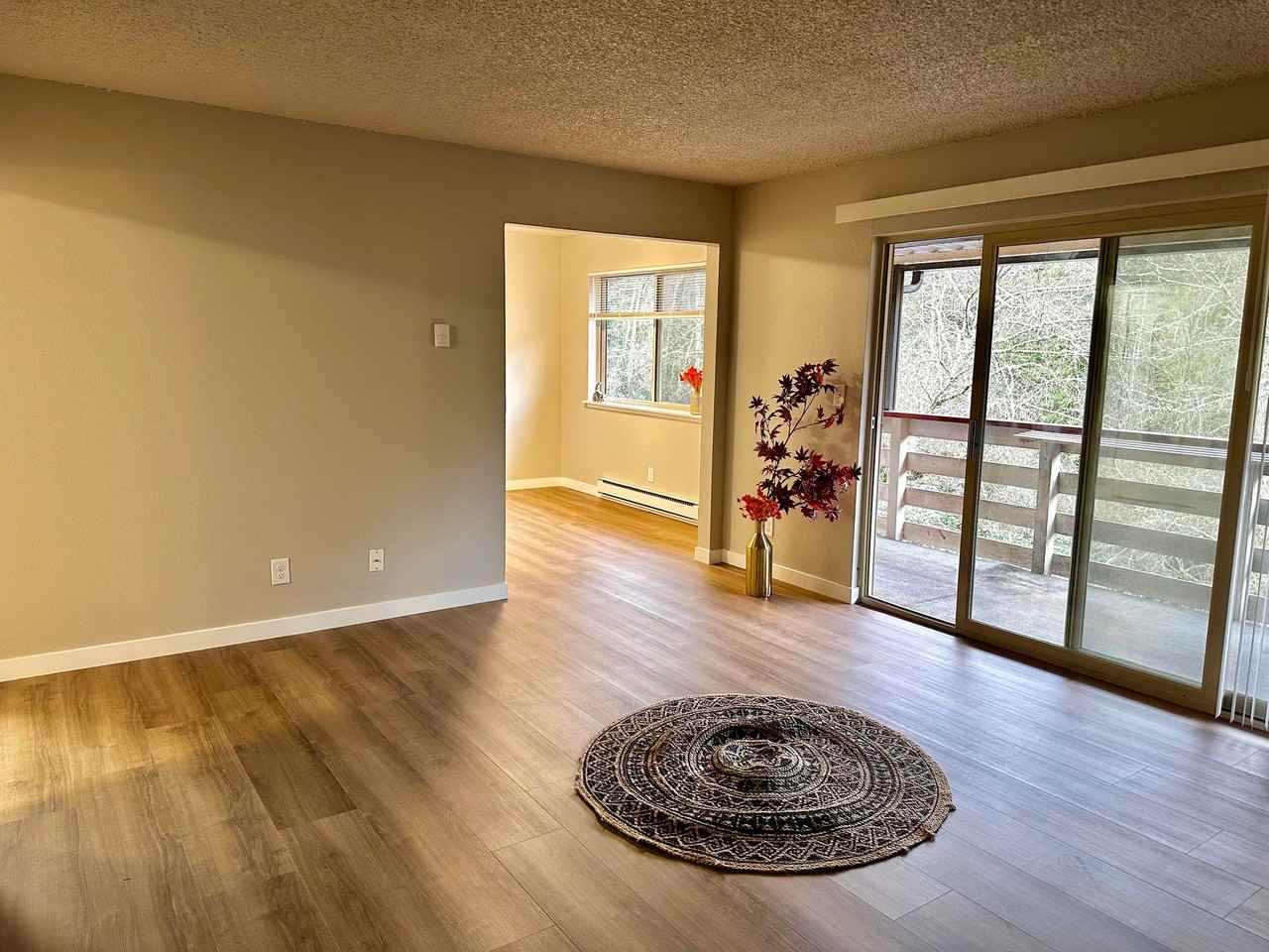 Greenview Apt - Photo 2 of 8