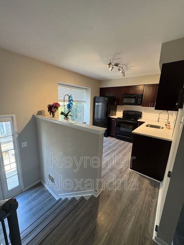 5822 Bridgetown Ct - Photo 7 of 20