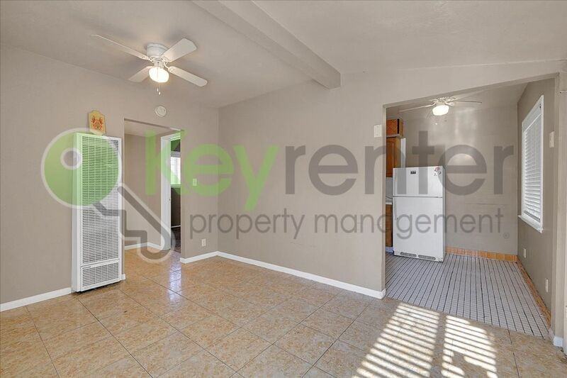 246 Santiago Ave - Photo 4 of 23