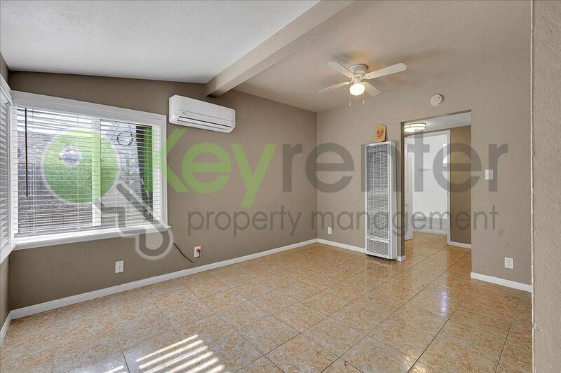 246 Santiago Ave - Photo 5 of 23