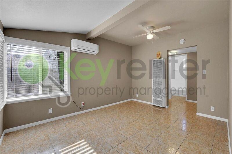 246 Santiago Ave - Photo 6 of 23