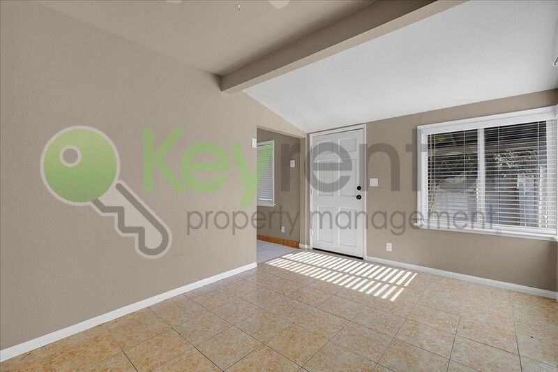 246 Santiago Ave - Photo 7 of 23