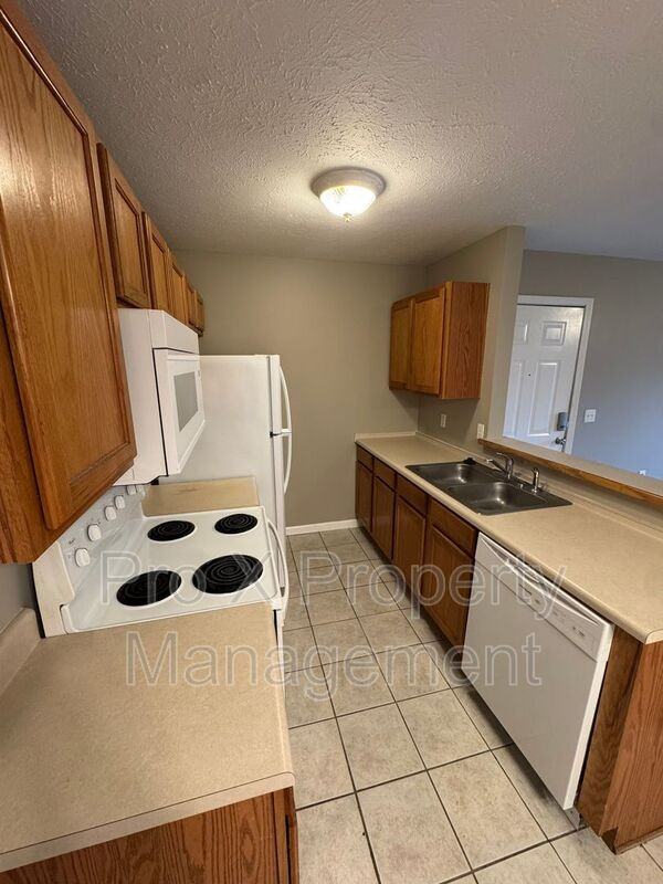 2127 Southfork Dr - Photo 4 of 13