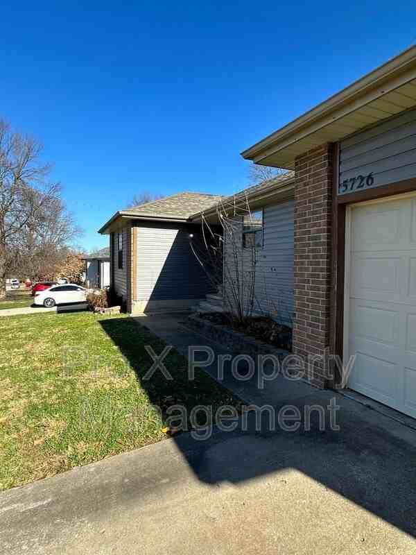 5726 S Franklin Ave - Photo 3 of 37