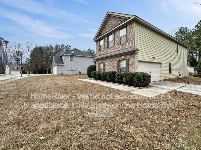 655 Balerma St - Photo 3 of 23