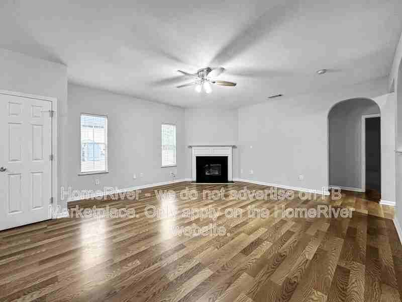 655 Balerma St - Photo 4 of 23