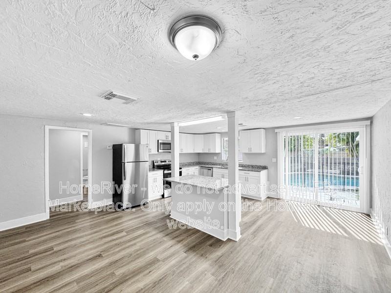 1150 52nd St - Photo 5 of 22