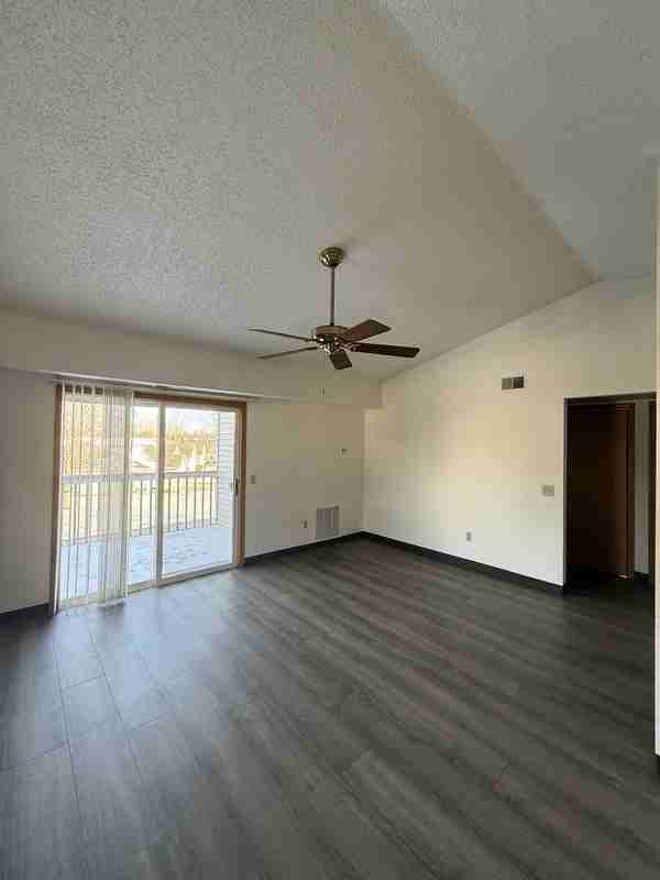 2210 Valley Rd - Photo 4 of 20