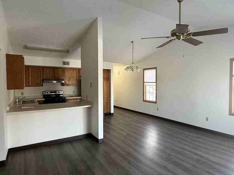 2210 Valley Rd - Photo 5 of 20