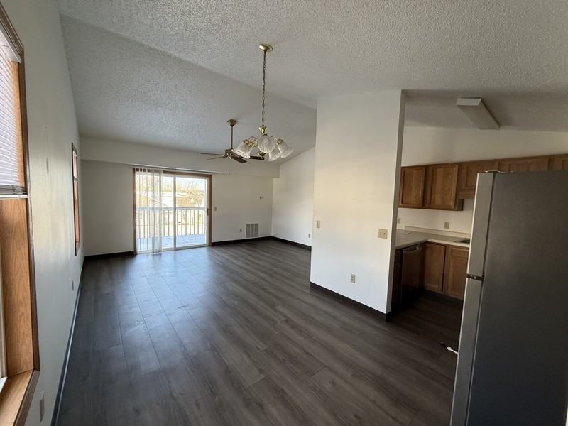 2210 Valley Rd - Photo 6 of 20