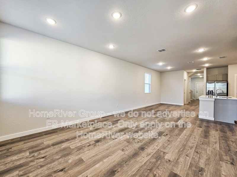 4247 Clarisse St - Photo 7 of 29