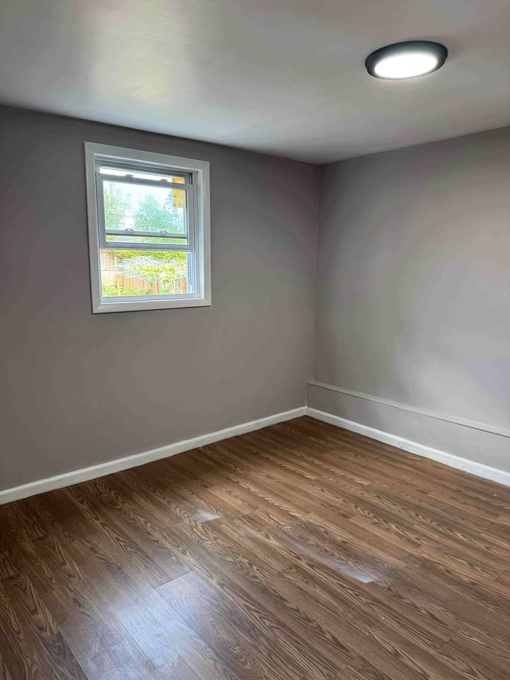 35 Holiday Park Drive - Photo 7 of 8