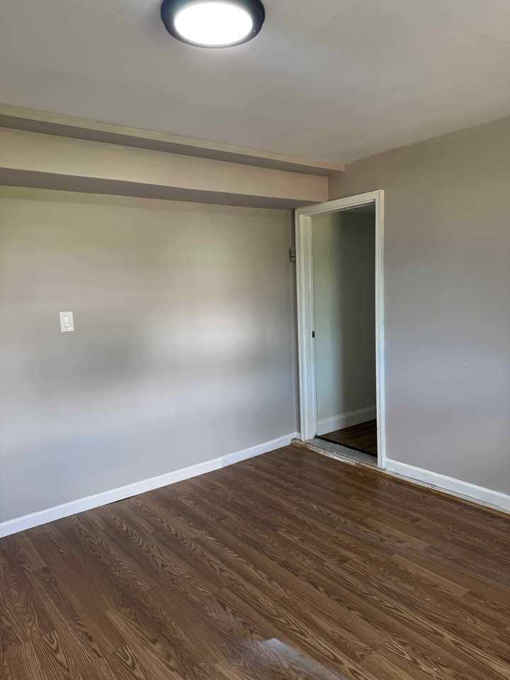 35 Holiday Park Drive - Photo 6 of 8