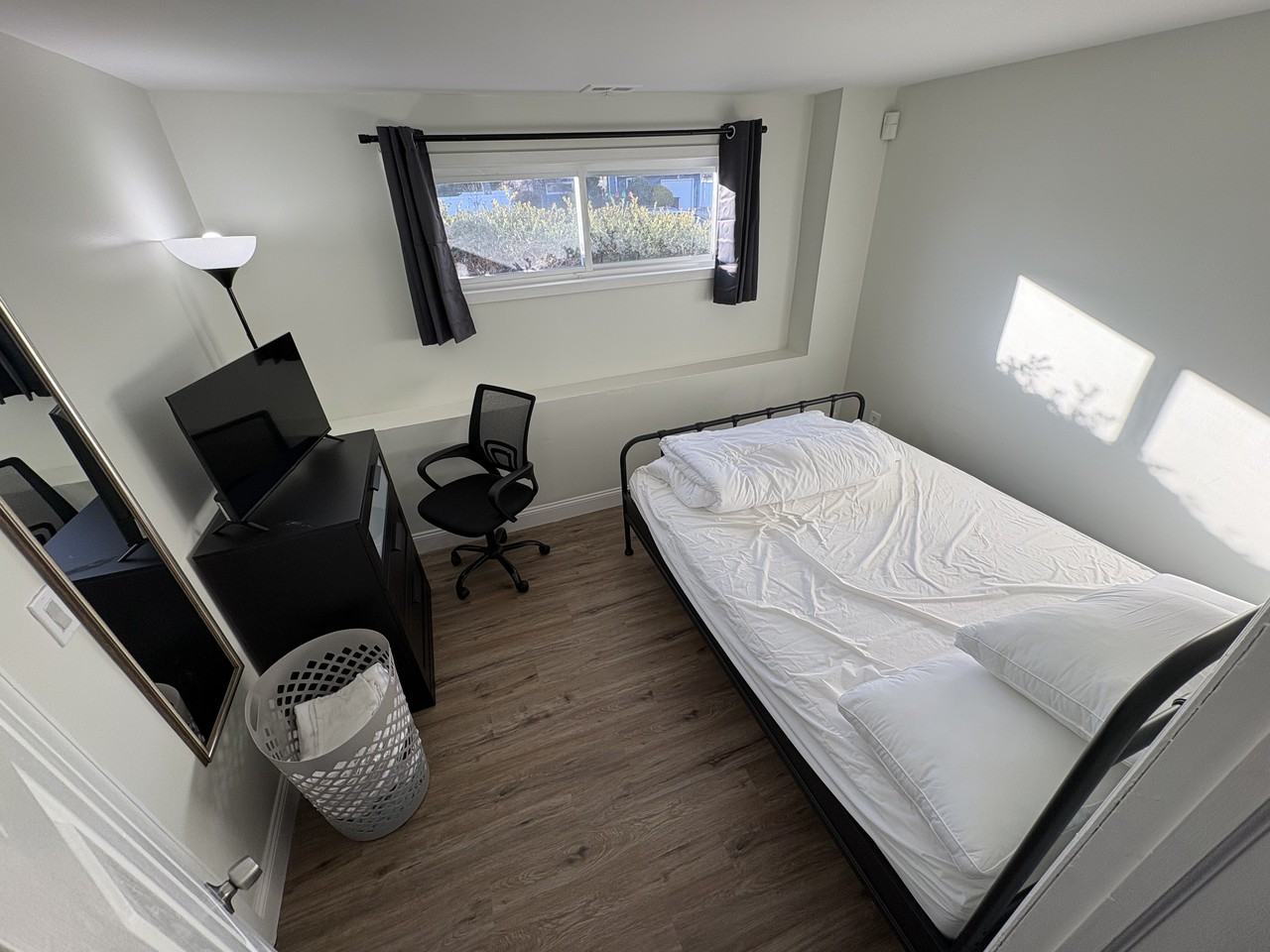 35 Holiday Park Drive - Photo 3 of 8