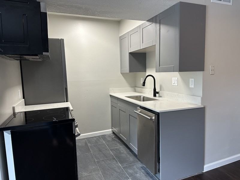 413 W 14th St - Photo 2 of 6